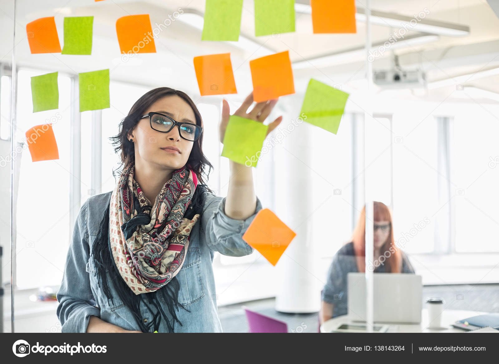 depositphotos_138143264-stock-photo-businesswoman-reading-sticky-notes