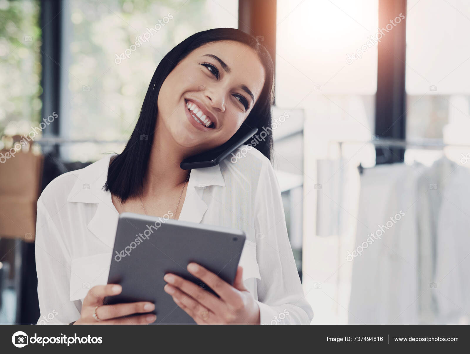 depositphotos_737494816-stock-photo-fashion-designer-tablet-phone-call