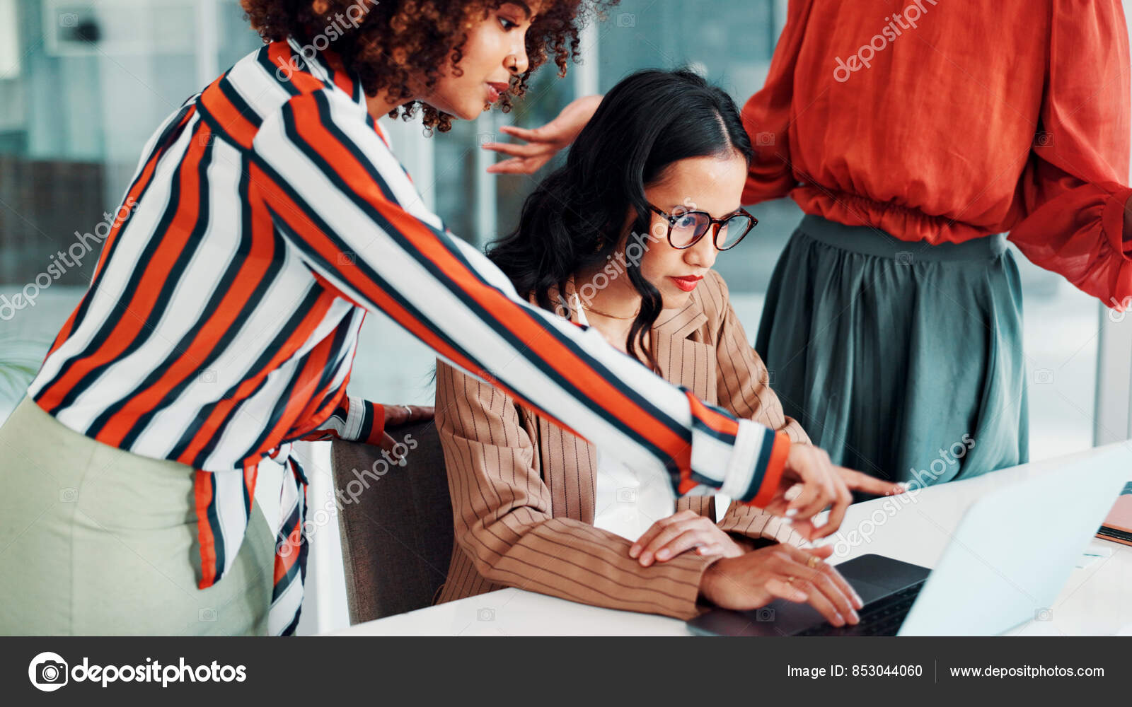 depositphotos_853044060-stock-photo-collaboration-fashion-design-laptop-business