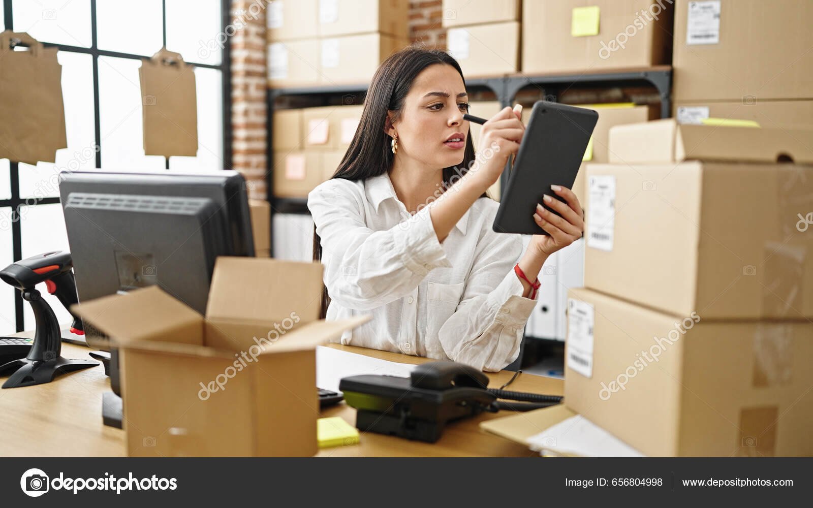 depositphotos_656804998-stock-photo-young-beautiful-hispanic-woman-ecommerce
