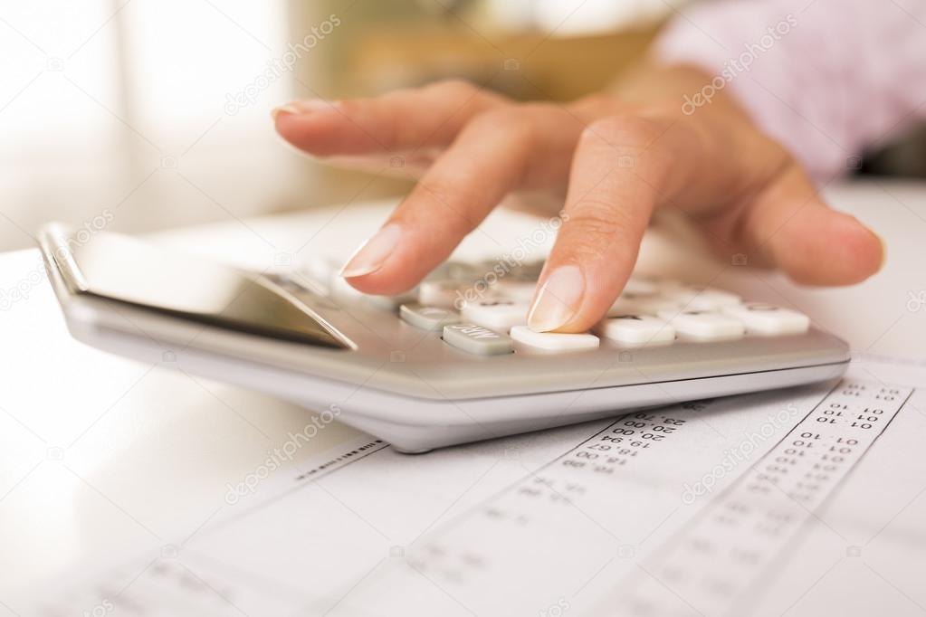 depositphotos_34164513-stock-photo-womans-hands-with-a-calculator